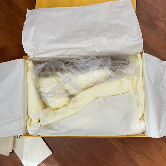 Fendi O’Lock white sandal New size 36 - Picture 9 of 12